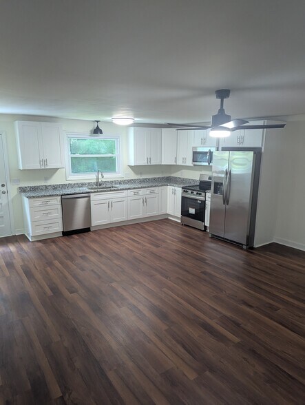 Kitchen/living room - 205 Jones Ave