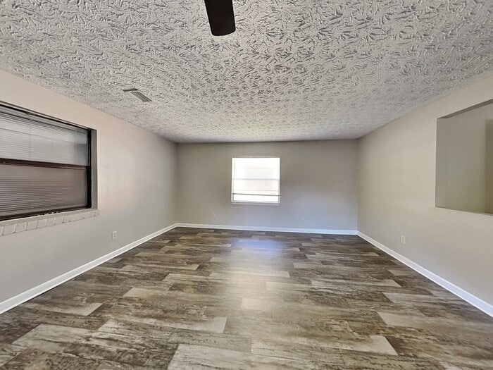 Building Photo - 951 Turtle Creek Dr S