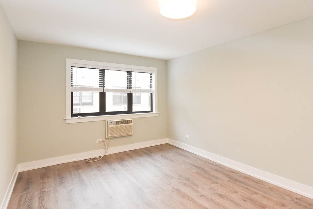 Building Photo - 450 W Barry Ave