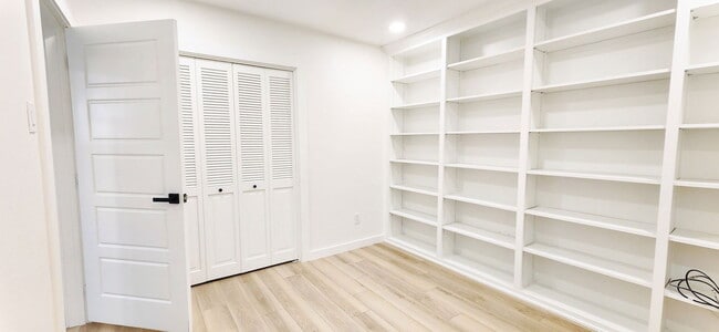 Building Photo - 1607 Centenary Dr