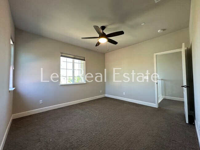 Building Photo - 5256 Florentino Lp