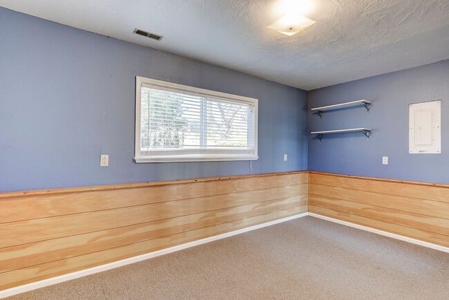 Building Photo - Spacious 2-Story Split-Level Home with Wat...