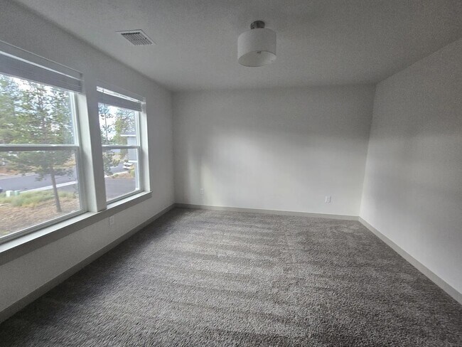 Building Photo - YECK-683