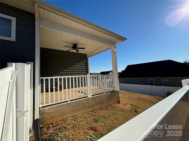 Building Photo - 3660 Norman View Dr