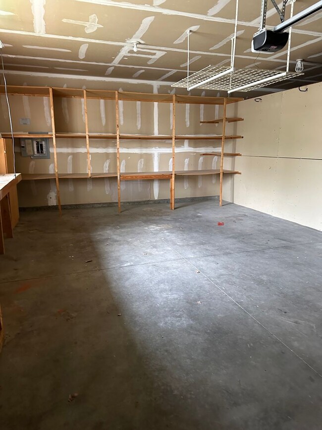 Building Photo - $1,895. - Coming soon! 4 Bed, 2 Bath with ...
