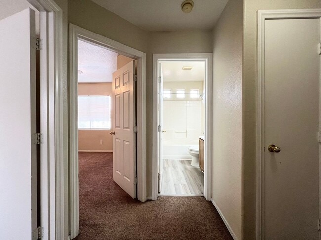 Building Photo - Beautiful 2 story single family house