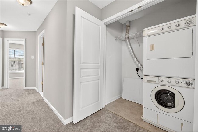 Building Photo - 1811b Wheyfield Dr