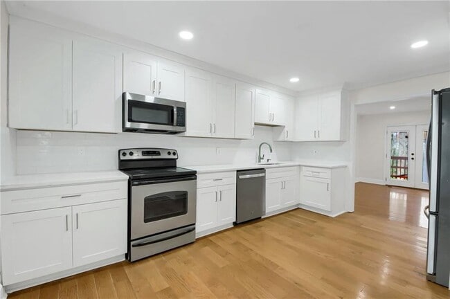 Building Photo - 8 Huntington Pl Dr