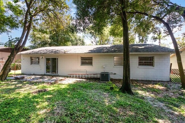 Building Photo - 823 Field St