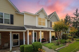 Building Photo - Live in Popular Ridge Creek!