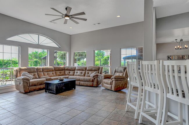 Building Photo - 105 Golden Rd