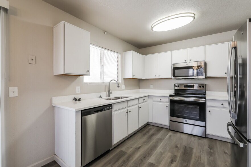 Building Photo - 6111 N Samantha Grove Dr