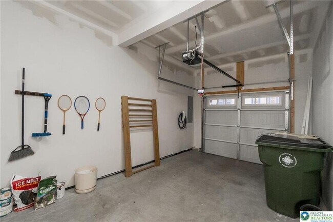 Building Photo - 164 Maureen Ln