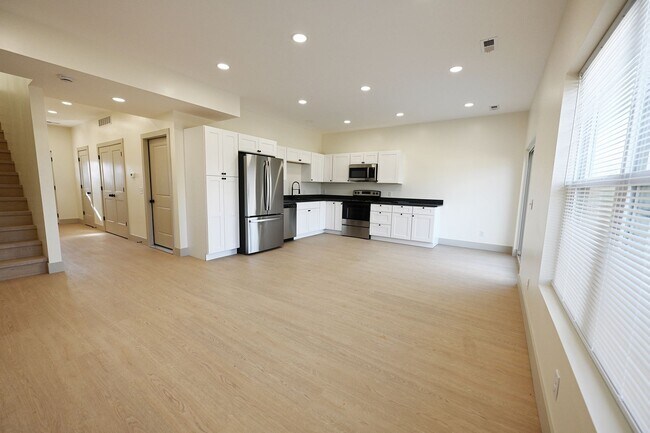 Building Photo - 176 Brushwood Dr