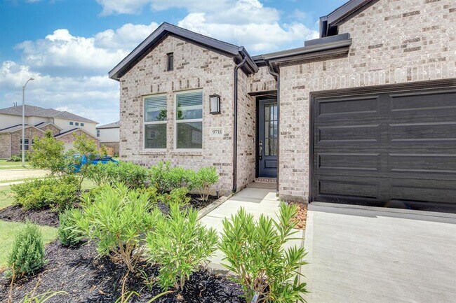 Building Photo - 9711 Burlington Bristol Dr