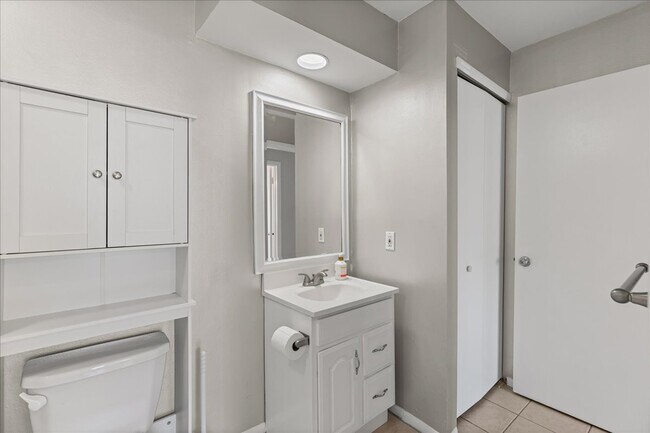 Building Photo - 504B Mulberry Cove