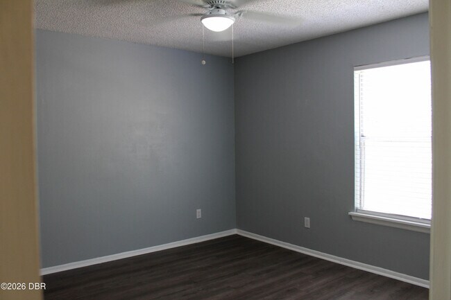 Building Photo - 1600 Big Tree Rd