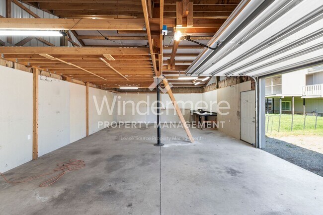 Building Photo - 4128 E 34th Ave