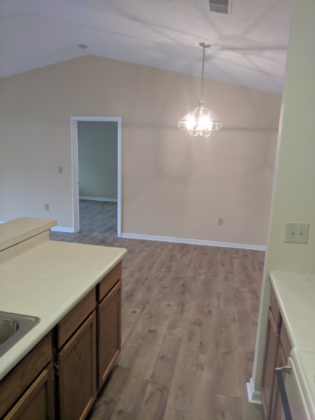 Building Photo - 8507 Island Pines Dr