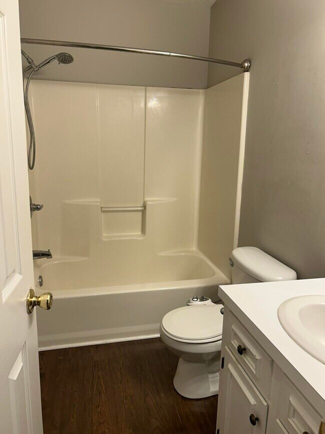 Building Photo - 20 Amos Ct