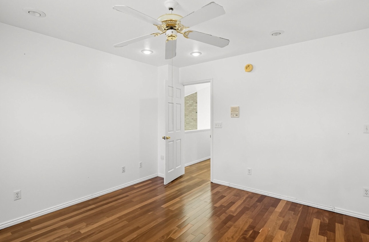 Building Photo - 298 S Staci Ct