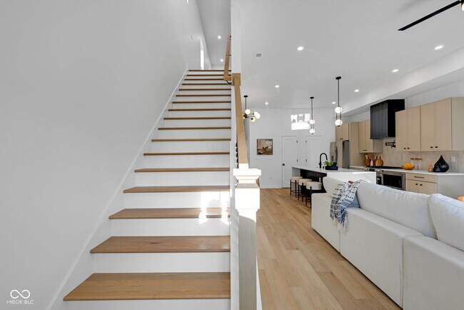 Building Photo - 1025 Churchman Ave
