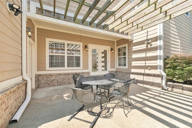 Building Photo - 536 N Tennyson Ln