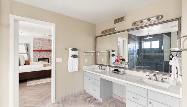 Building Photo - 11264 N 128th Pl