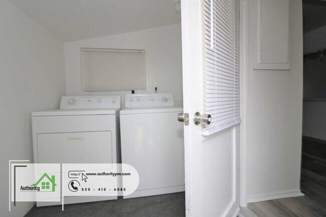 Building Photo - 3240 Veda - West Redding - "Pet Considered"
