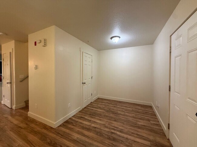 Building Photo - 683 SE 197th Ave
