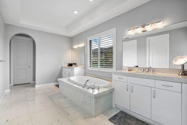 Building Photo - 17511 Cadena Dr