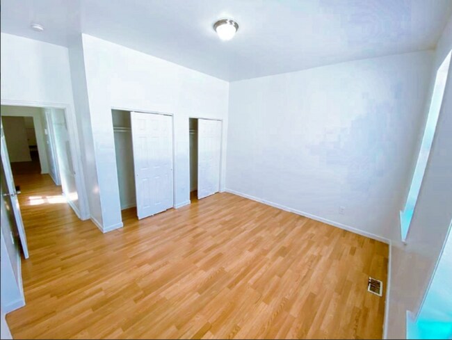 Building Photo - 2831 Iowa Ave