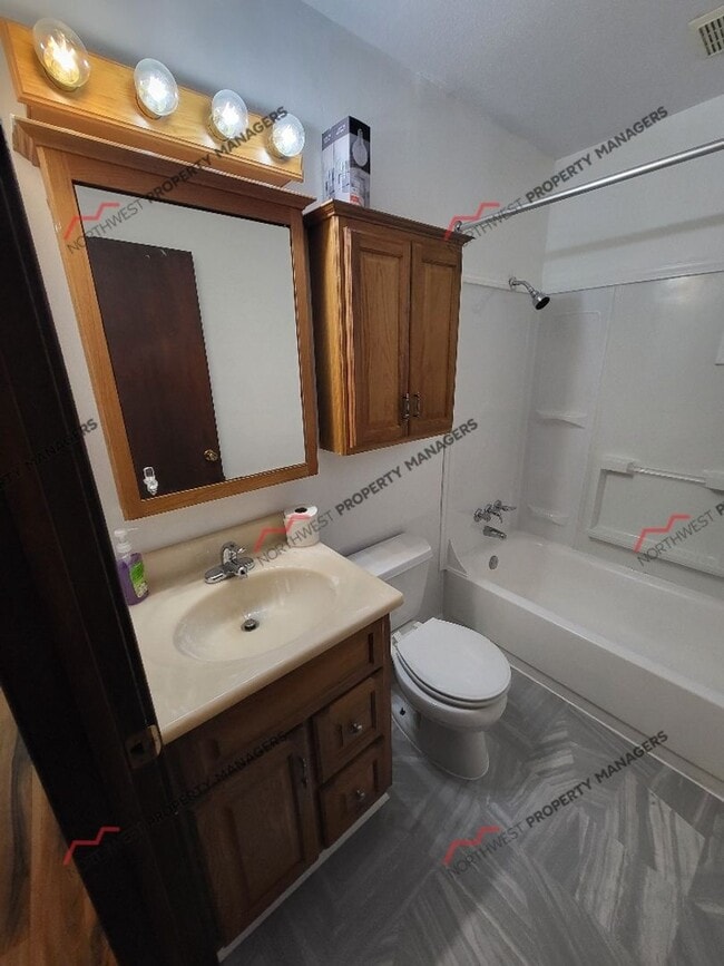 Building Photo - 137 Baker Dr