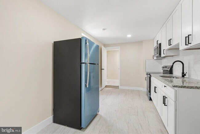 Building Photo - 1221 N 50th St