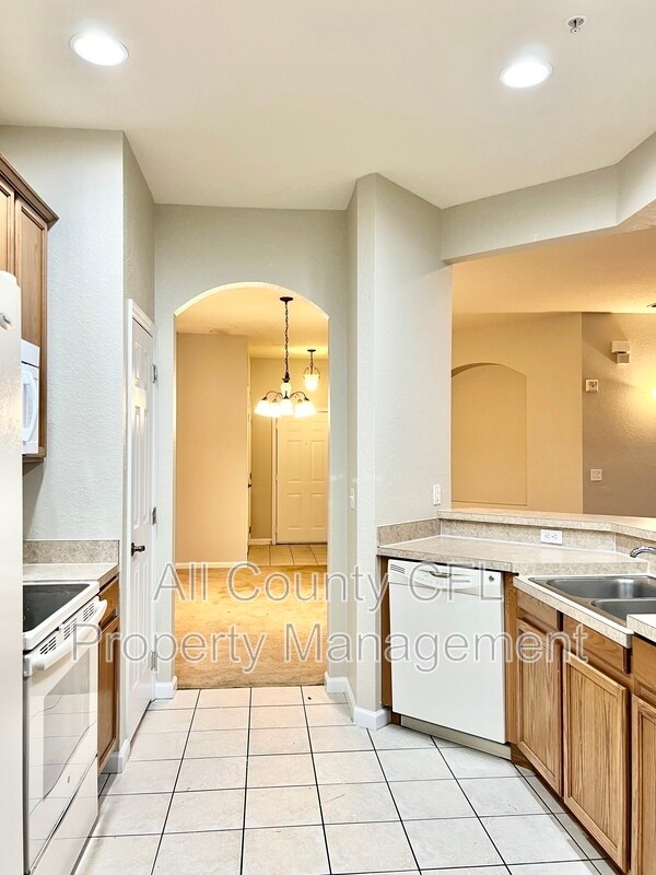 Building Photo - 3000 Laurel Park Ln