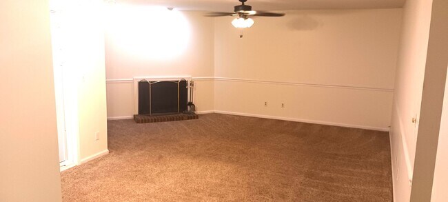 Building Photo - 302 Patriot Ln