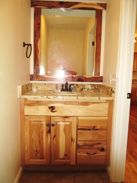 Building Photo - 1830 Lower Ridgewood Blvd