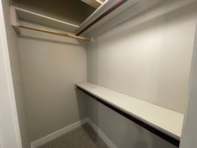 Building Photo - South Highland Newley Remodeled Gem! Won’t...