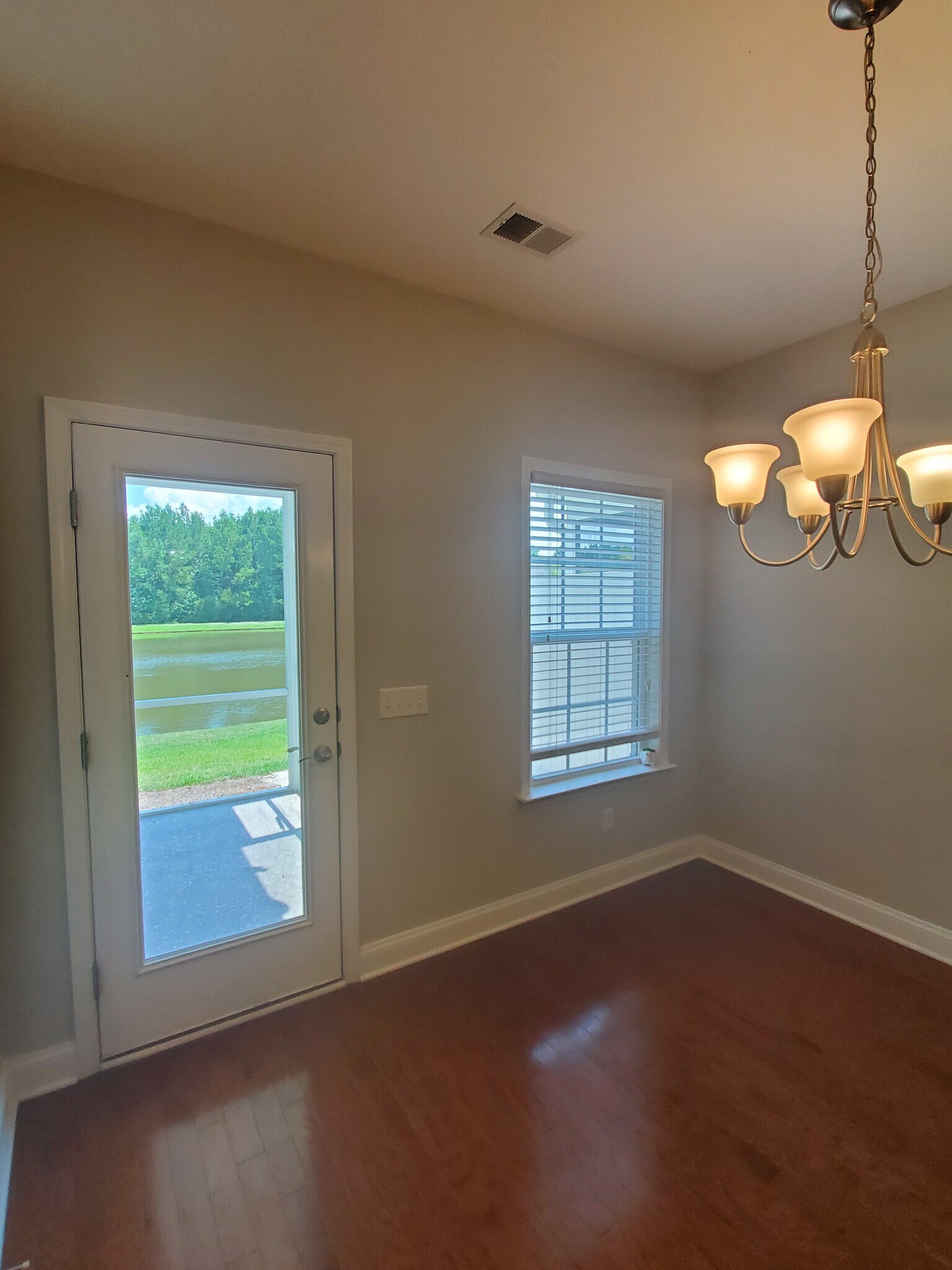 Building Photo - 1107 Bennington Dr