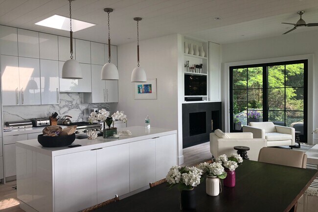 Building Photo - 51 Dumar Dr