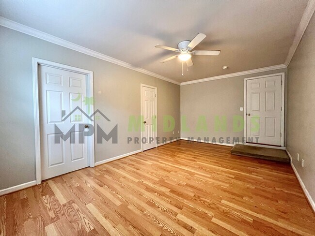 Building Photo - 3425 Manor Ave