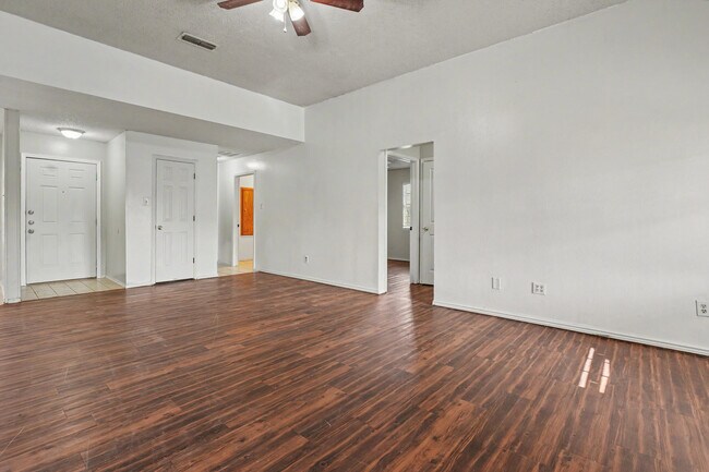 Building Photo - 1010 Hyden Ave