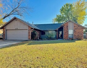Building Photo - 2200 W Rockypoint Dr