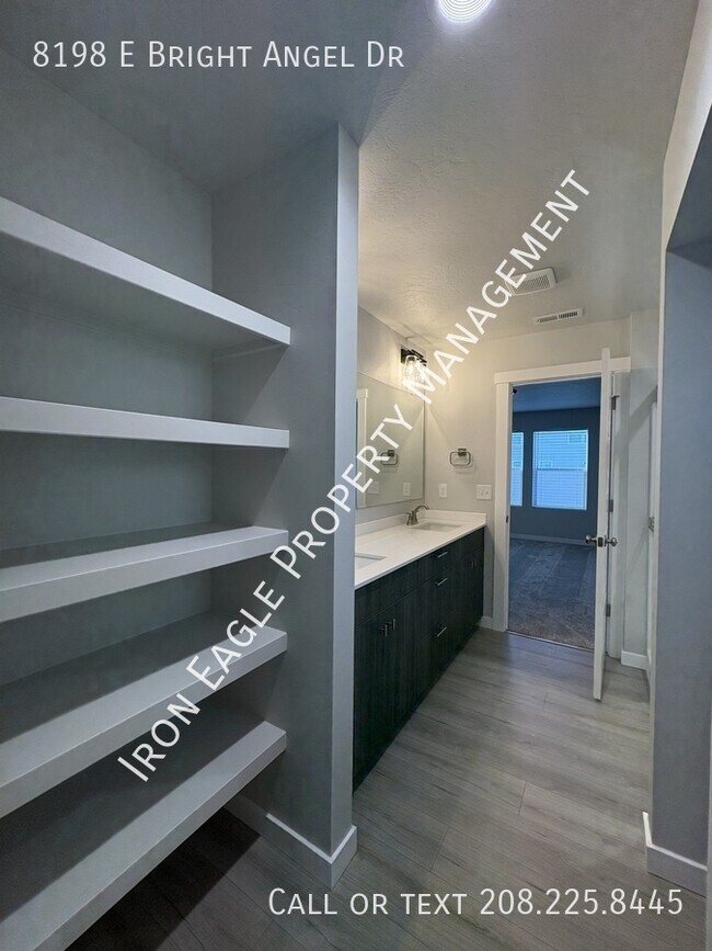 Building Photo - 8198 E Bright Angel Dr