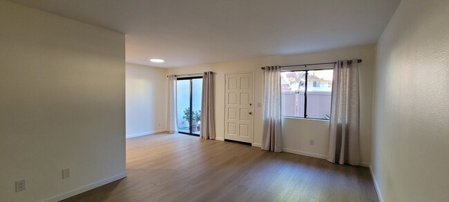 Building Photo - Parkside Ventura 2+1 Ground level Condo - ...