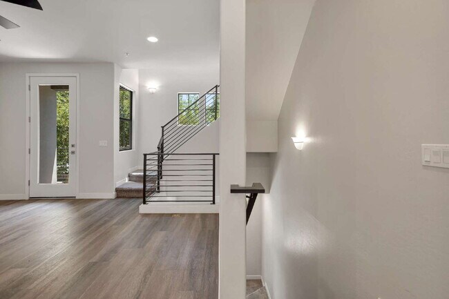 Building Photo - Sophisticated Camelback Corridor Tri-Level Townhome now available!