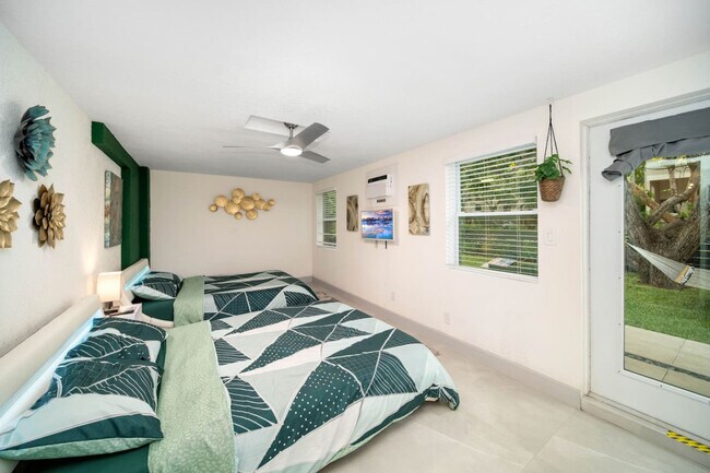 Building Photo - 1416 NE 9th St