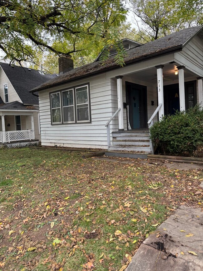 Primary Photo - 713 S Market Ave