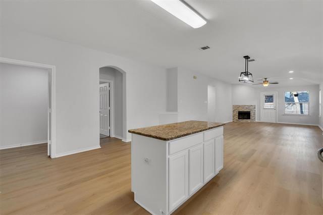 Building Photo - 712 Riverhead Dr