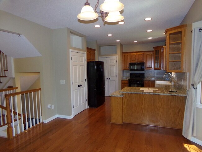 Building Photo - Beautiful 3 Bed 3.5 Bath Xenia Home!
